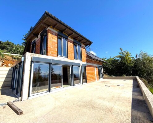 Дом с террасой и видом на всю Любляну и окрестности