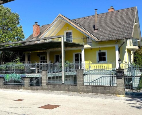 Velika hiša v bližini Ljubljane
