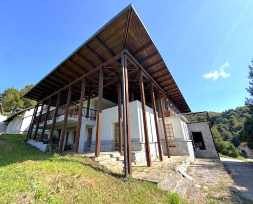 Turistični kompleks z restavracijo in apartmaji v bližini Ljubljane