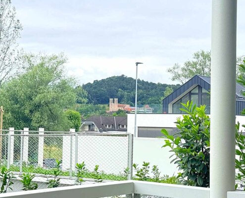 Sodobno dvosobno stanovanje v novem stanovanjskem naselju v Ljubljani – velika terasa in garažno parkirno mesto