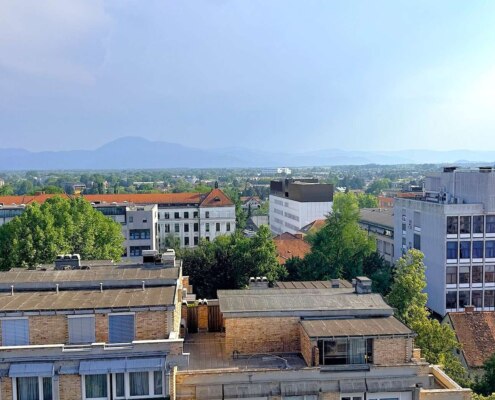Трёхкомнатные апартаменты с панорамным видом в центре Любляны