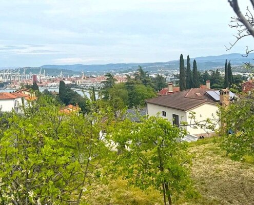 Hiša s pogledom na morje v Kopru — Semedela
