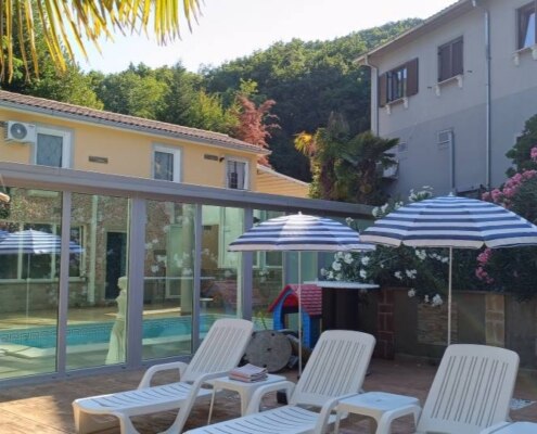 Apartmajska hiša z bazenom blizu Koper – 5 enot