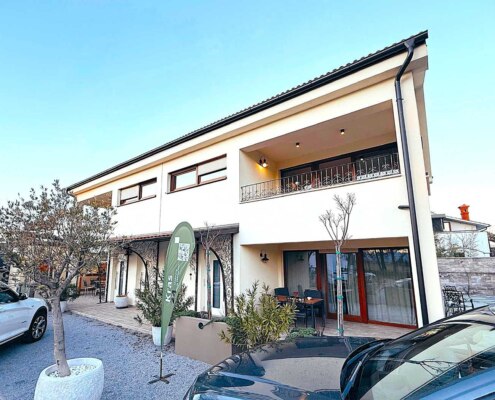 Investicijska nepremičnina s 4 apartmaji in bazenom v bližini Sežane
